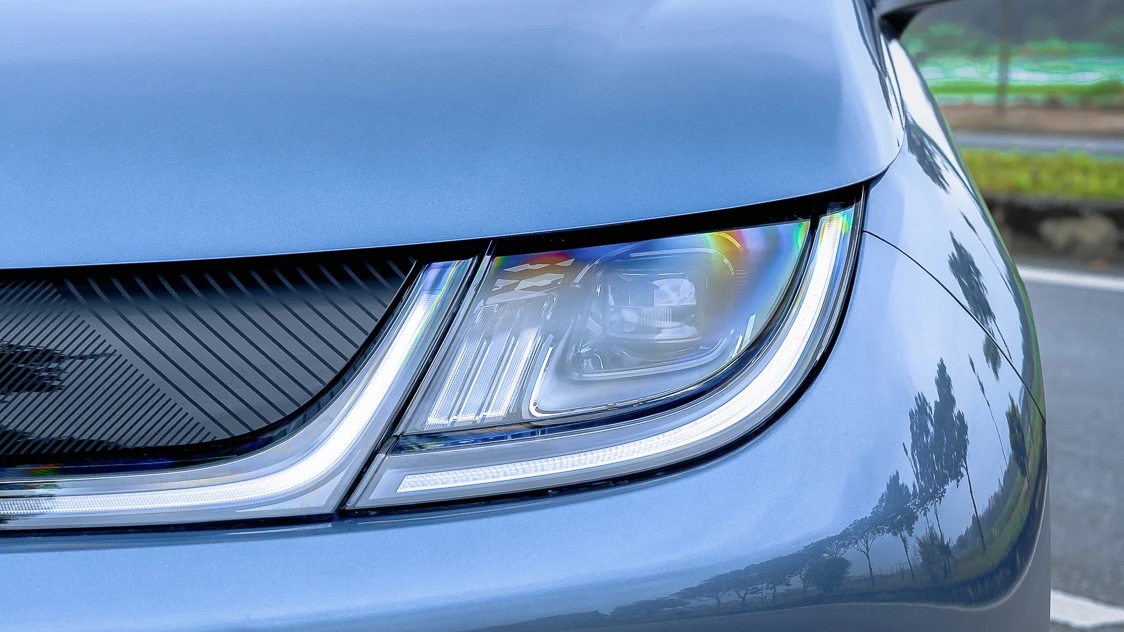 Cụm đèn pha LED sắc nét của BYD Dolphin 2026