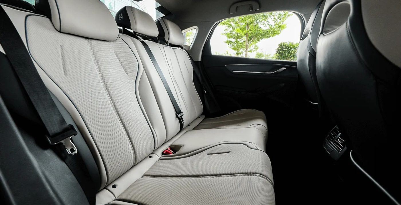 Hàng ghế sau rộng rãi của BYD Seal 5