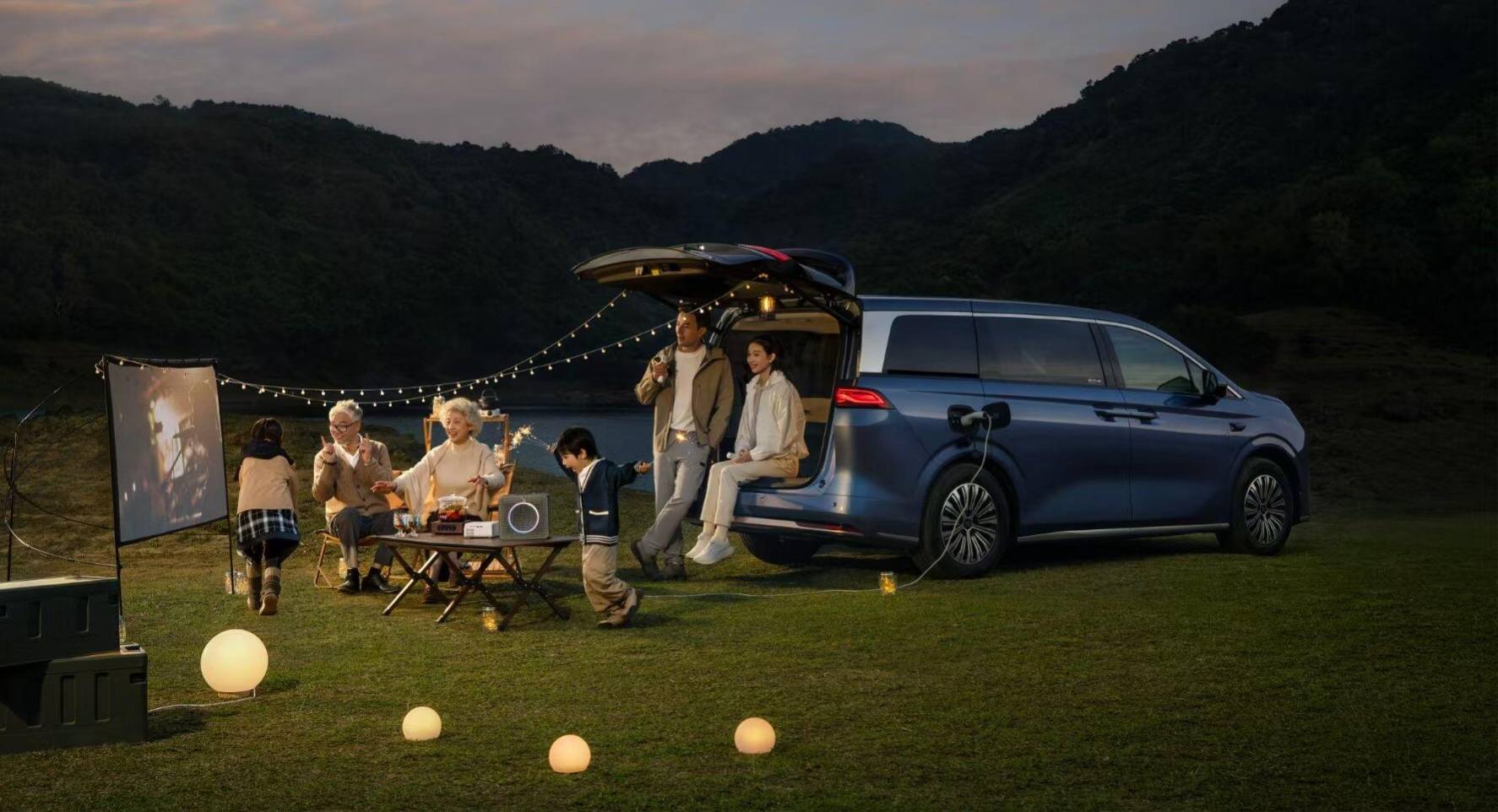 BYD M9 2025 - Công nghệ Vehicle to Load (VTOL) cấp điện cho thiết bị bên ngoài