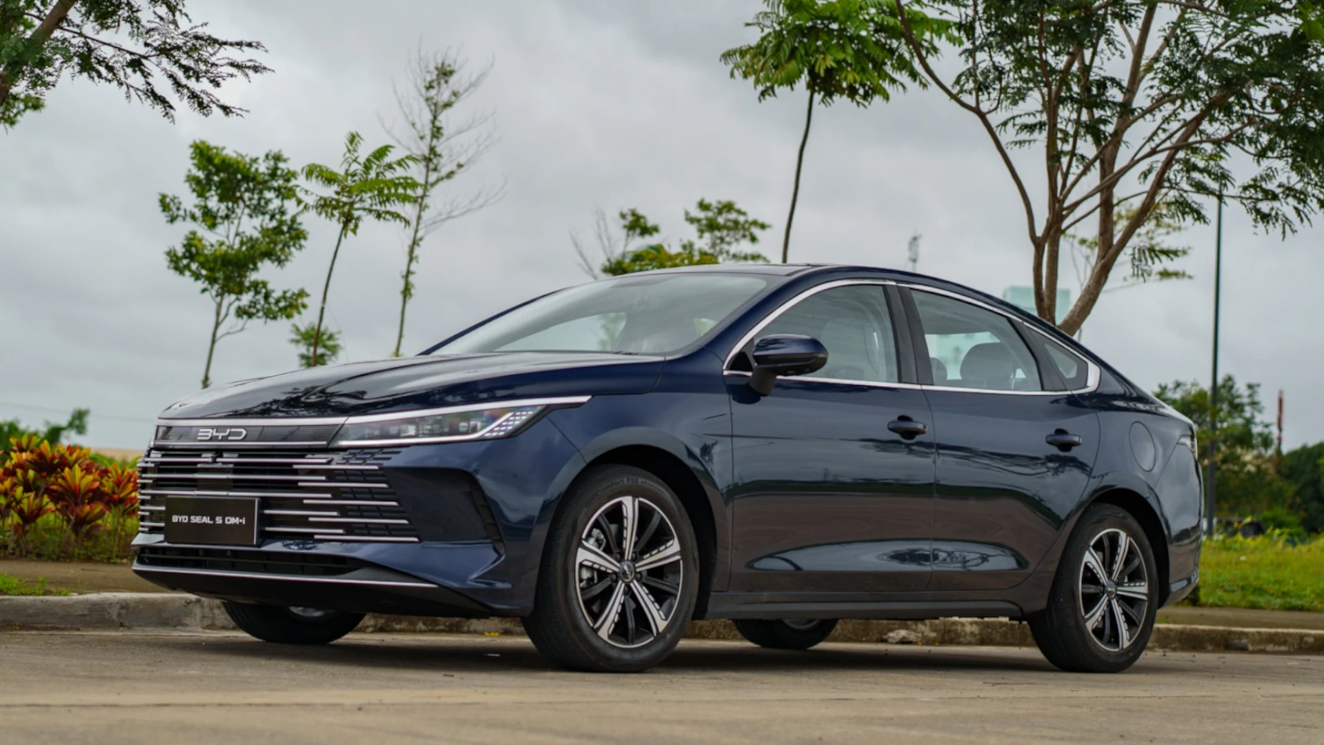 Gia đình bên cạnh BYD Seal 5