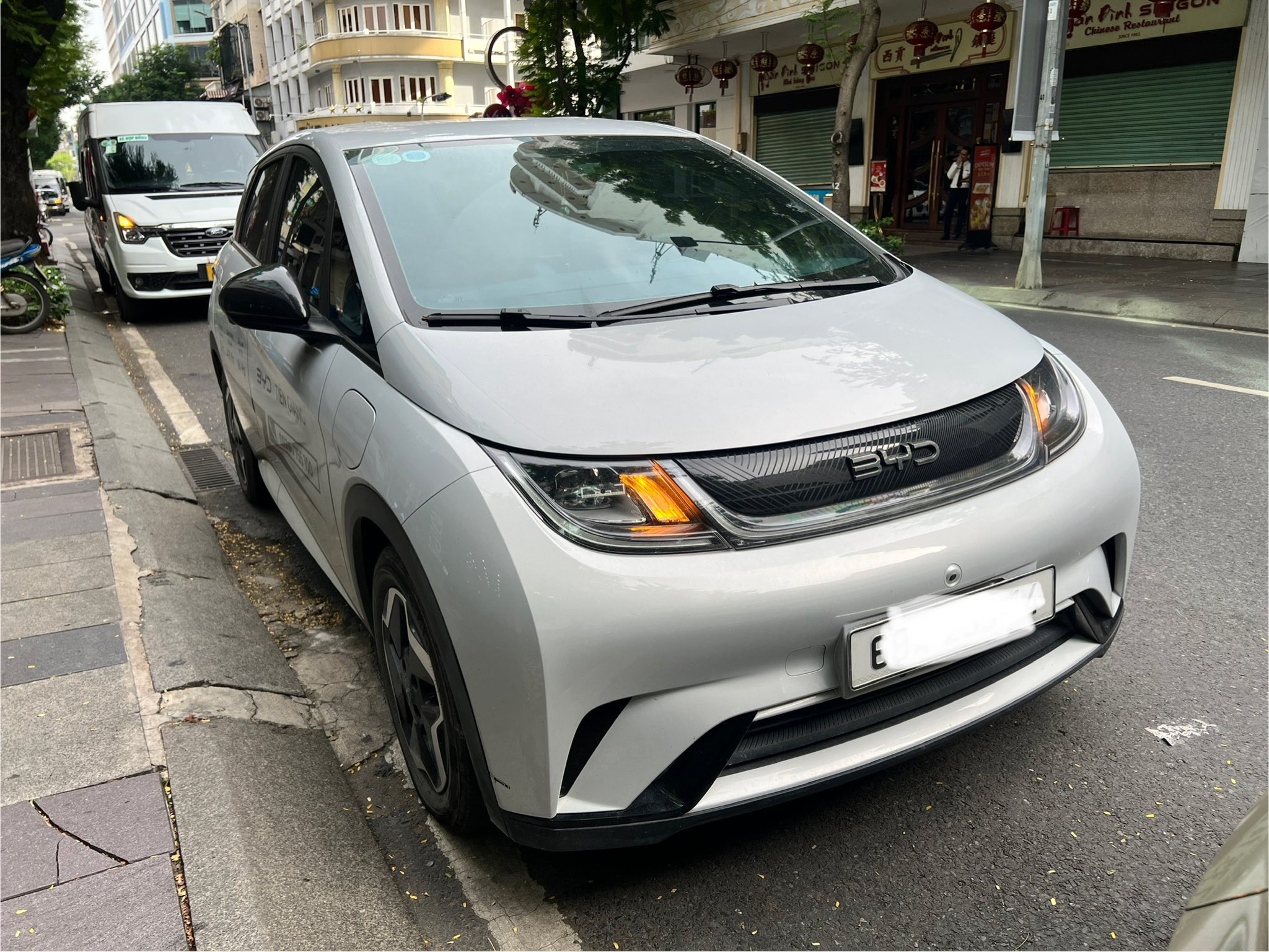 BYD Dolphin cũ màu hồng đang được chào bán tại sàn mua bán xe byd cũ
