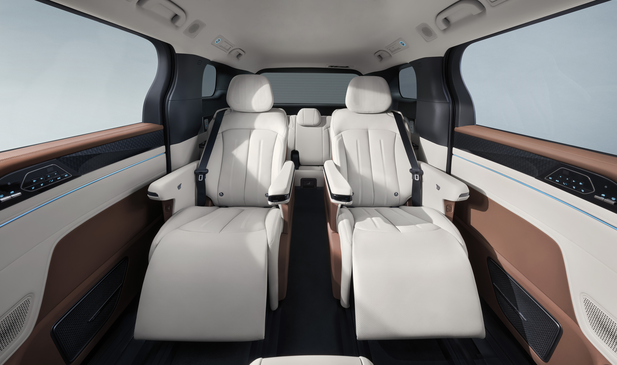 Nội thất BYD M9 so với GAC M8