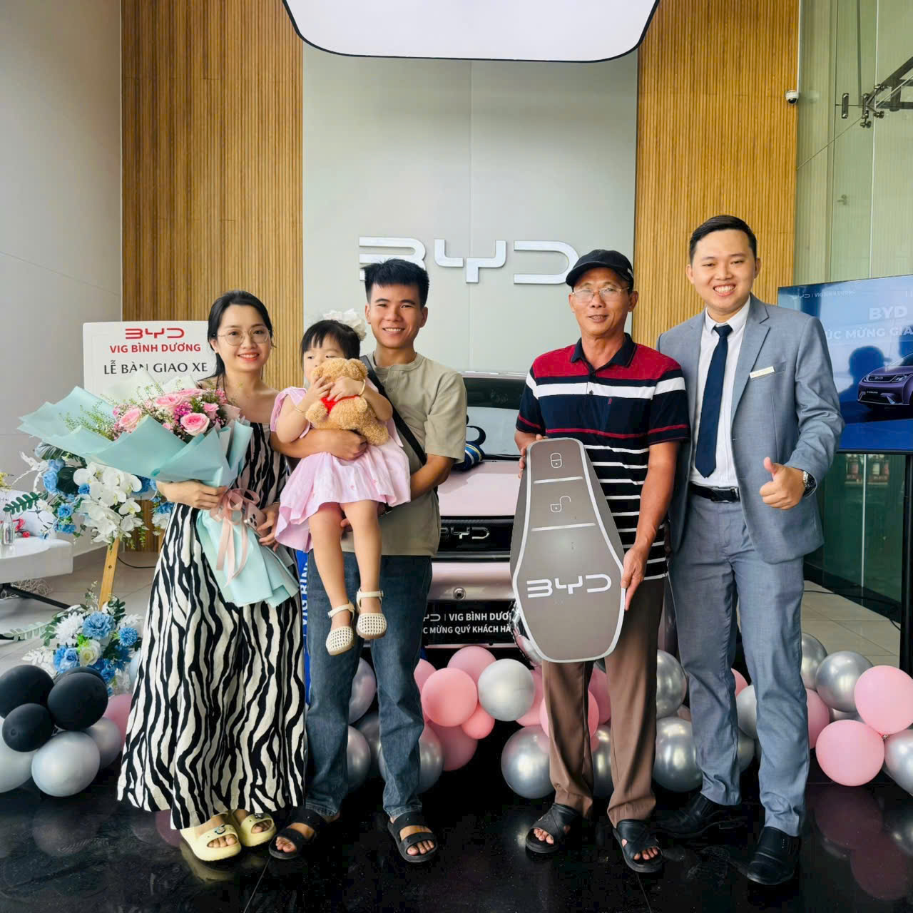 cho thuê xe byd dolphin mới về tay khách hàng (2)