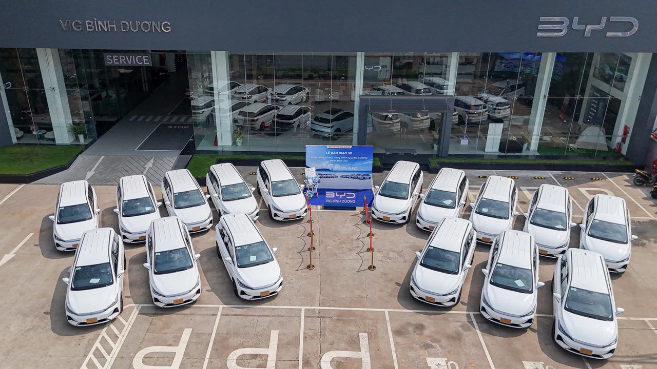 Bàn giao xe BYD M6 cho Taxi Côn Đảo Xanh (ảnh 4)