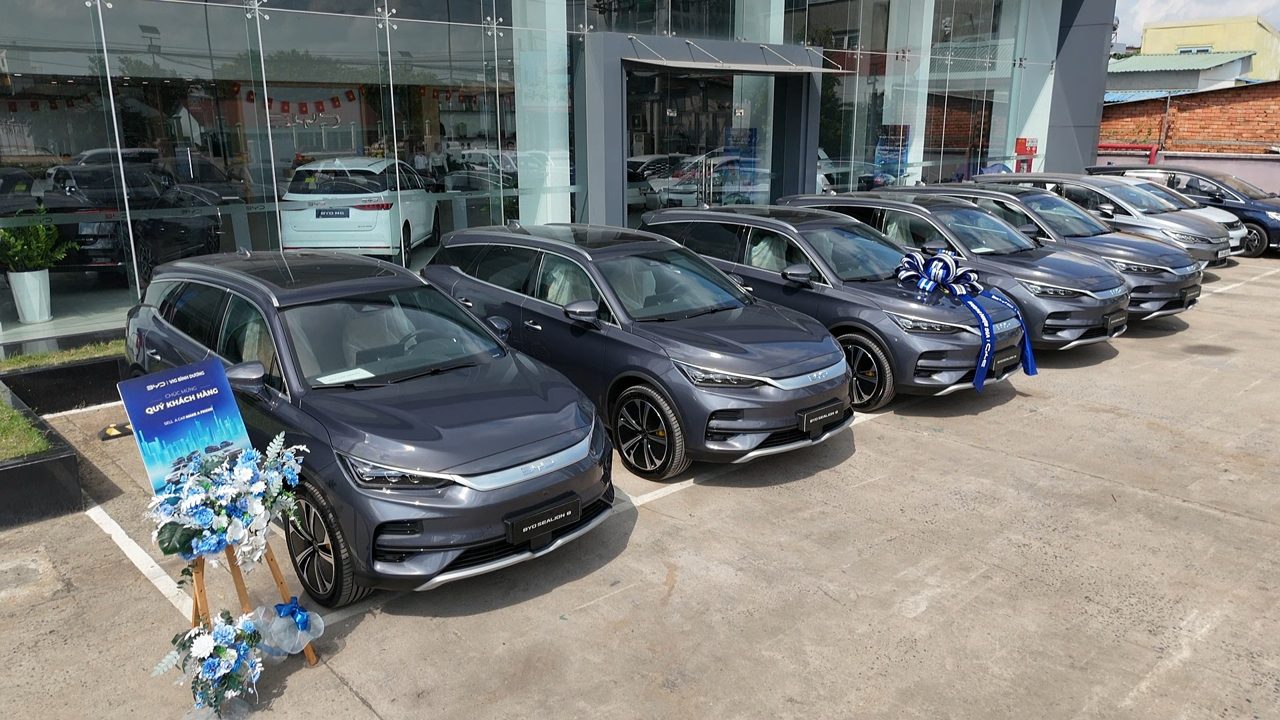 Bàn giao xe BYD Sealion 8 cho Kim Long Motor Huế (ảnh 2)
