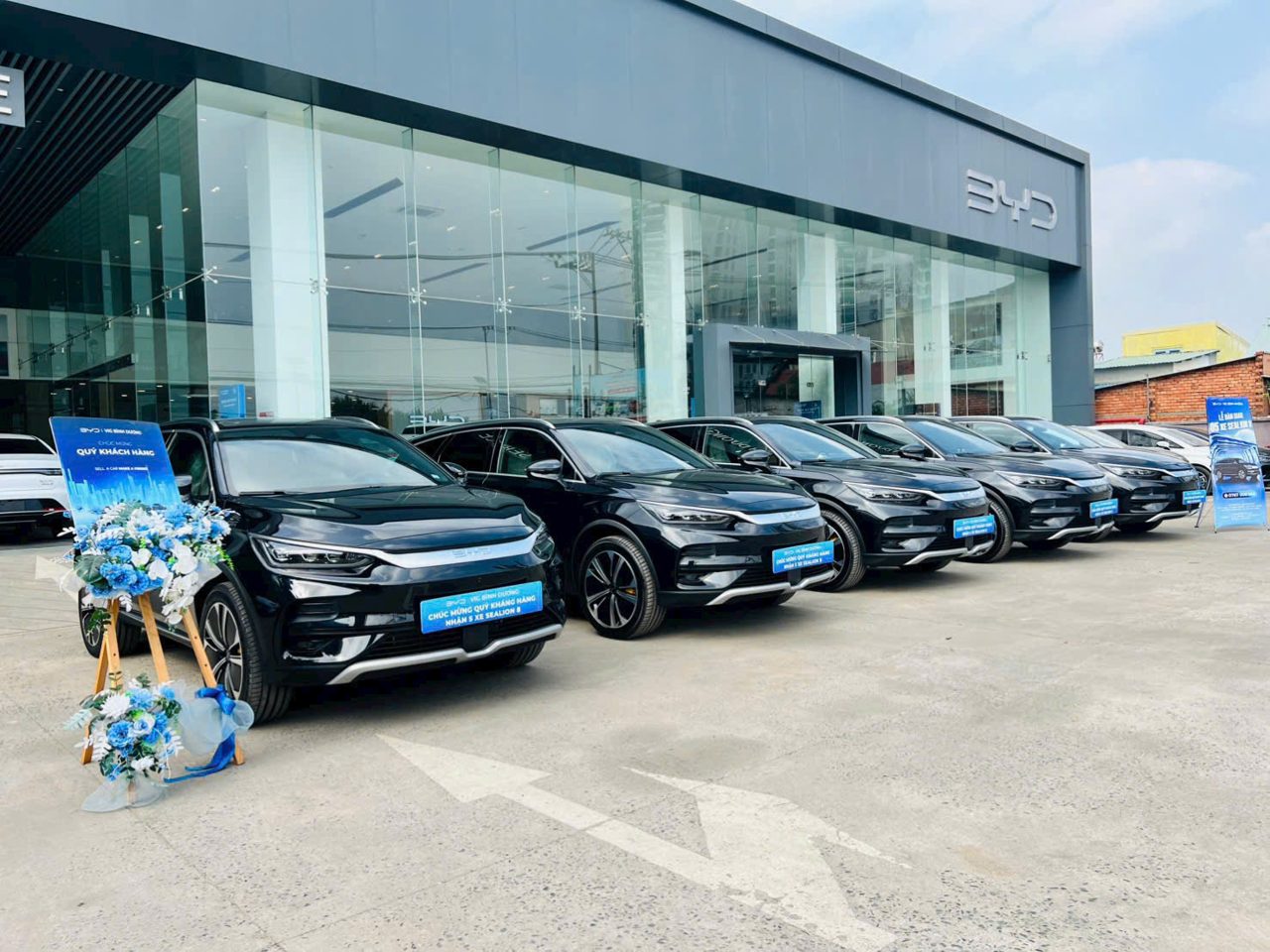 Bàn giao xe BYD Sealion 8 cho Kim Long Motor Huế (ảnh 4)