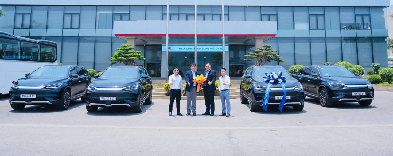 Bàn giao xe BYD Sealion 8 cho Kim Long Motor Huế