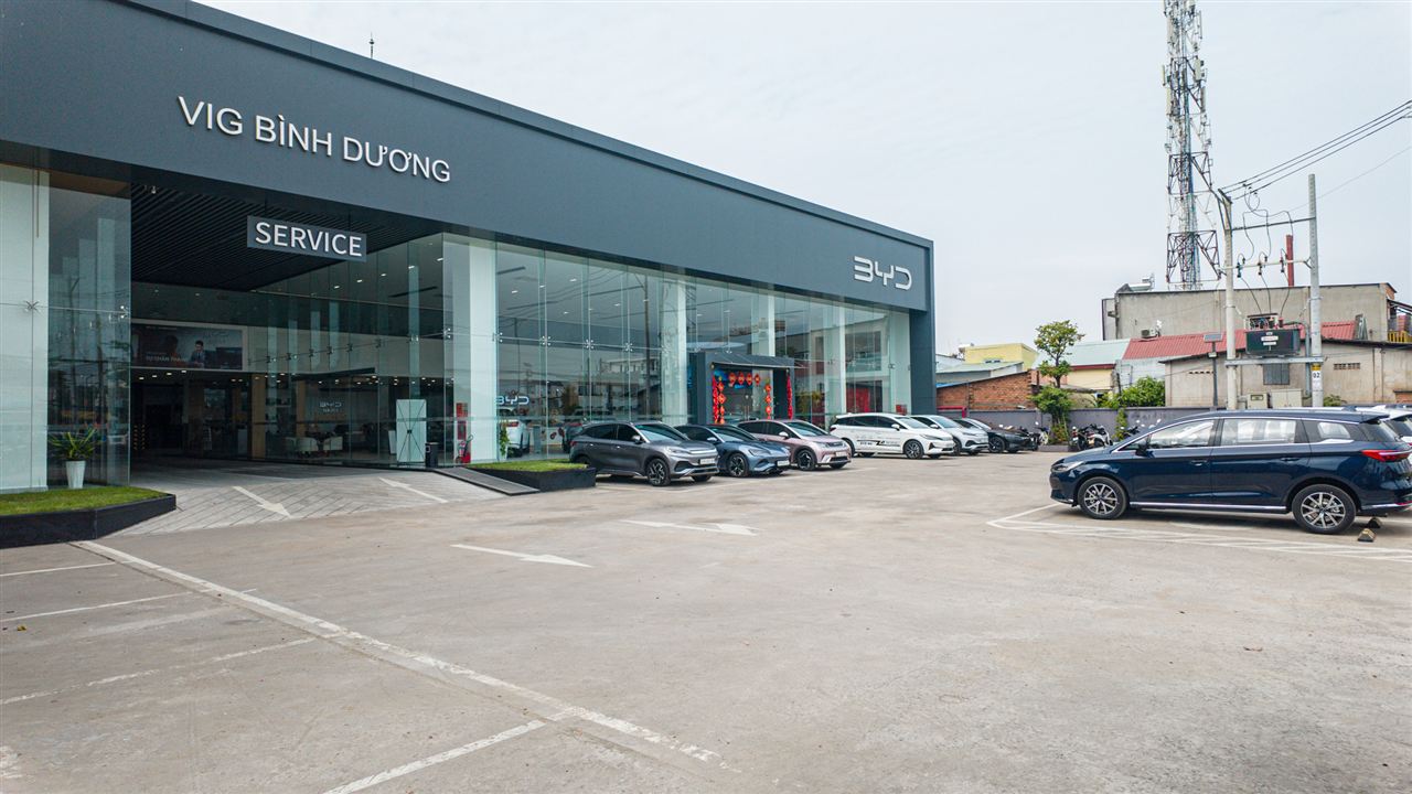 lối vào showroom dịch vụ BYD VIG Bình Dương