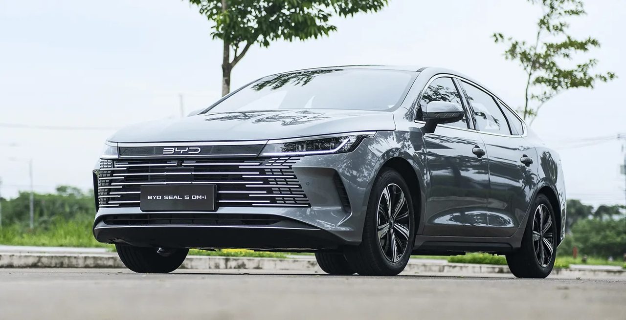BYD Seal 5 DM-i nhìn từ hông Ocean Aesthetics