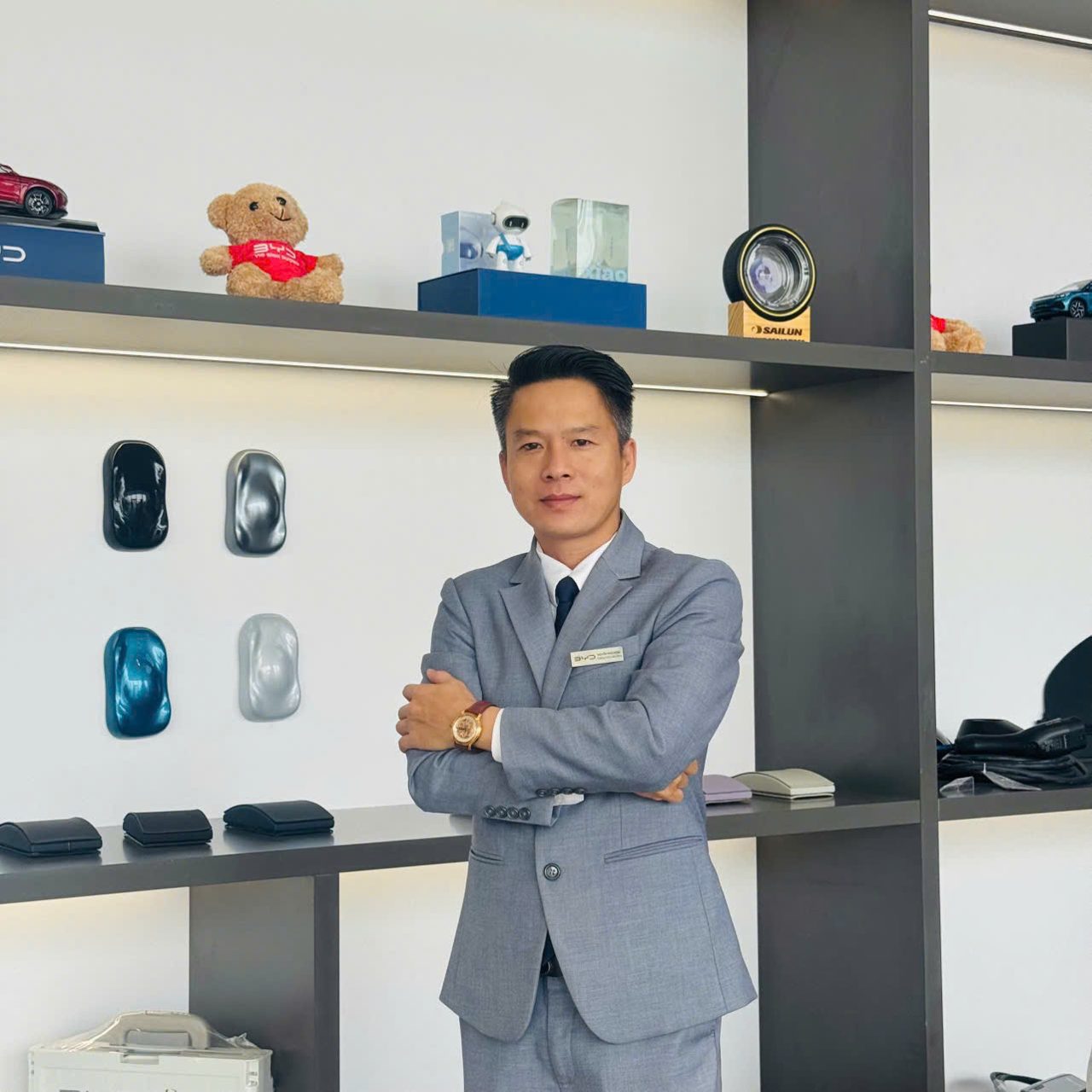 Hưng — Trưởng Phòng Kinh Doanh đại lý BYD tại Bình Dương, người trực tiếp tư vấn và bàn giao xe BYD