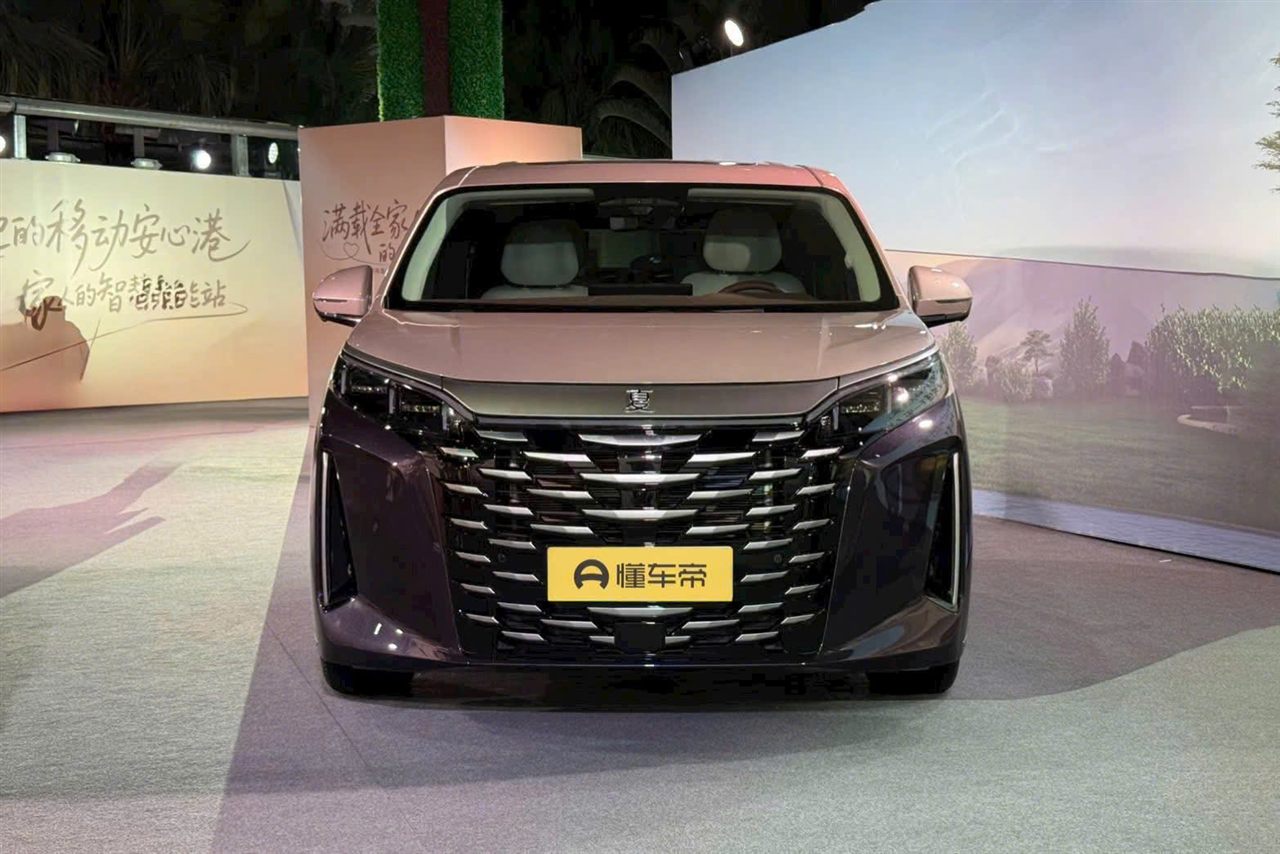 Đầu xe BYD M9 2026 màu Tím Vàng Ánh Kim hai tông mới, phiên bản Premium