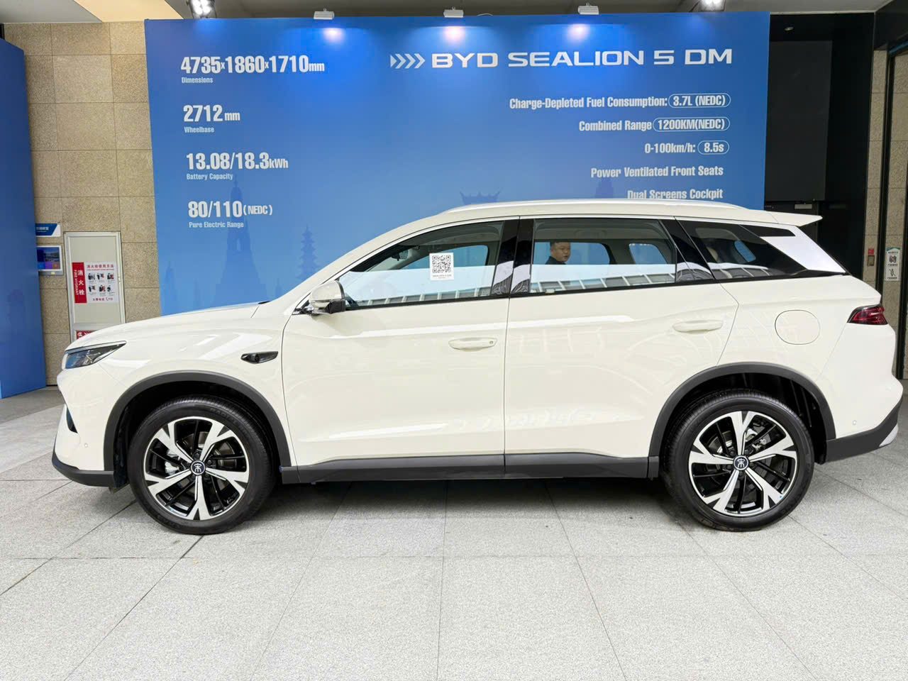 Ảnh thực tế BYD Sealion 5 DM-i nhìn ngang - thông số kích thước và pin tại sự kiện ra mắt Thái Lan