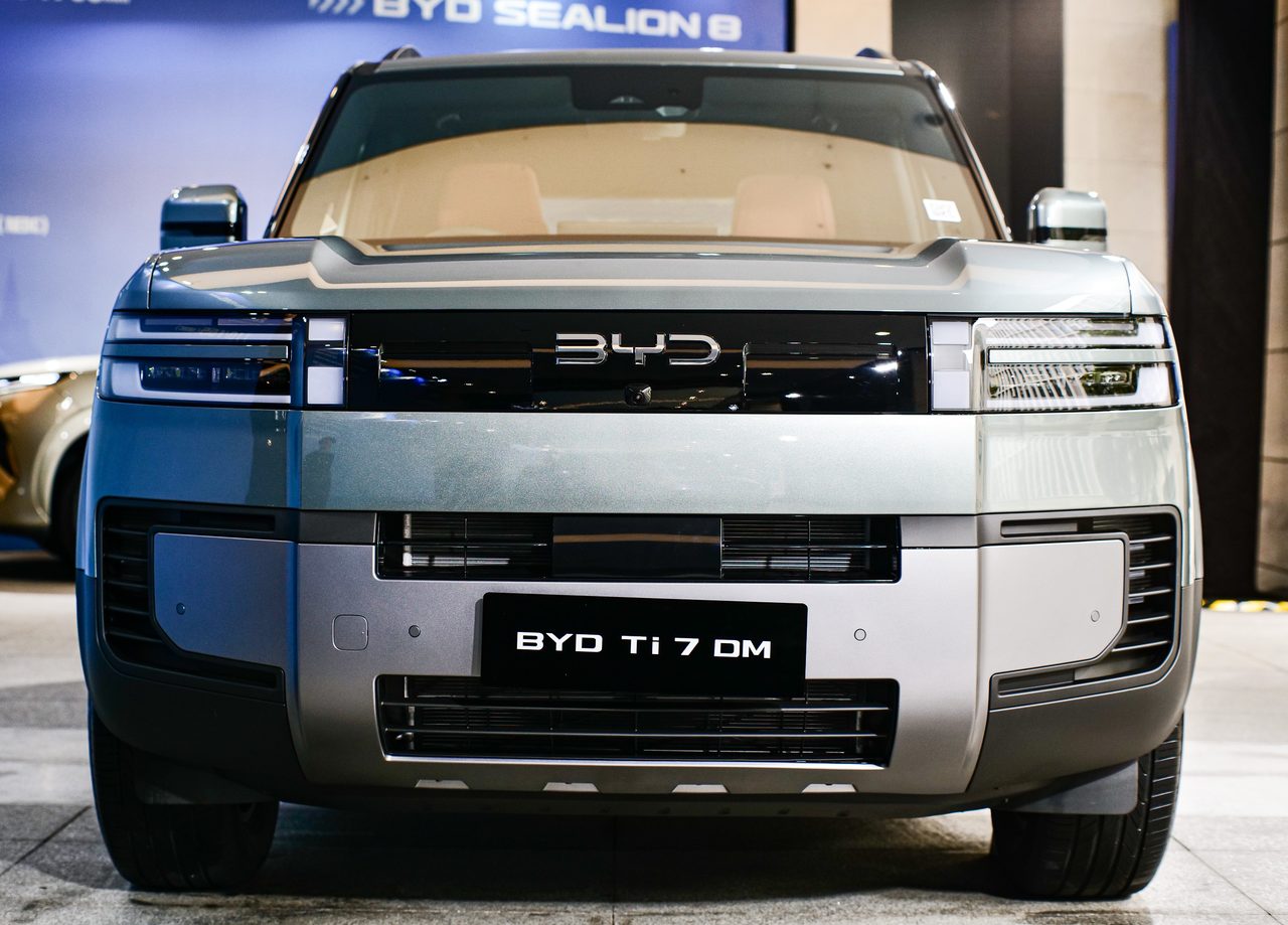 Đầu xe BYD Ti7 DM chụp thực tế tại sự kiện trưng bày