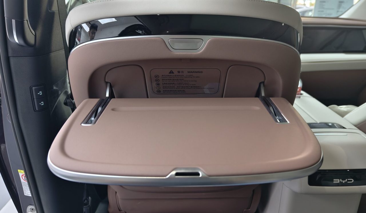 Nội thất BYD M9 bàn gấp thương gia hàng ghế 2