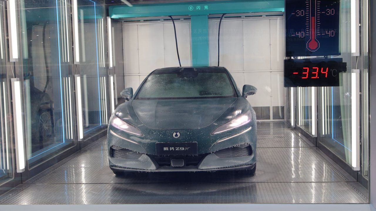 Denza Z9GT thử sạc siêu nhanh BYD trong buồng lạnh âm 33 độ C
