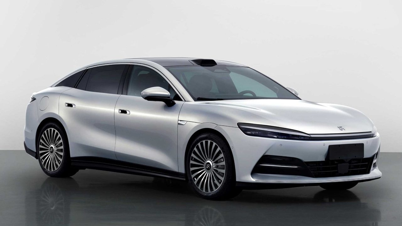 BYD Han thế hệ mới góc 3/4 trước, cụm LiDAR trên nóc và đèn LED mảnh