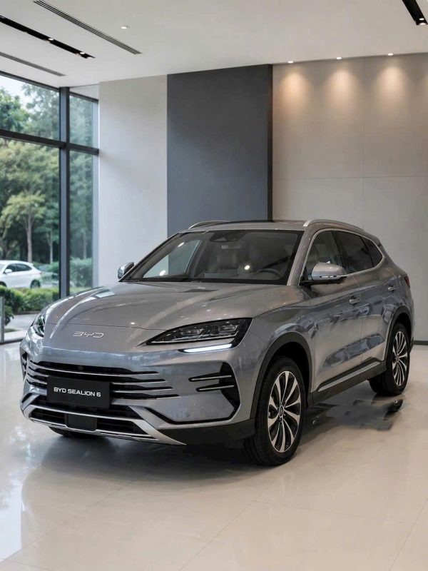 BYD Sealion 6 MY26 màu xám trong showroom — ảnh thực tế
