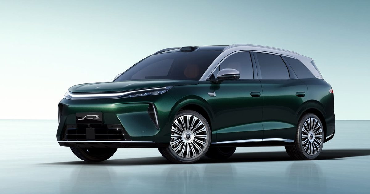 BYD Sealion 8 thế hệ 3 (BYD Tang EV thế hệ 3) màu xanh rêu nóc trắng, góc trước