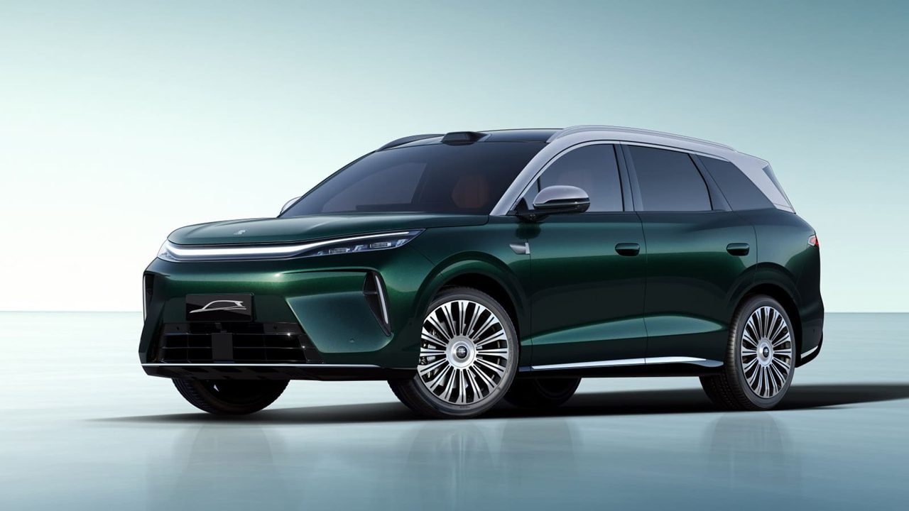 Ngoại thất BYD Sealion 8 thế hệ 3 với cụm đèn liền dải và lưới tản nhiệt kín